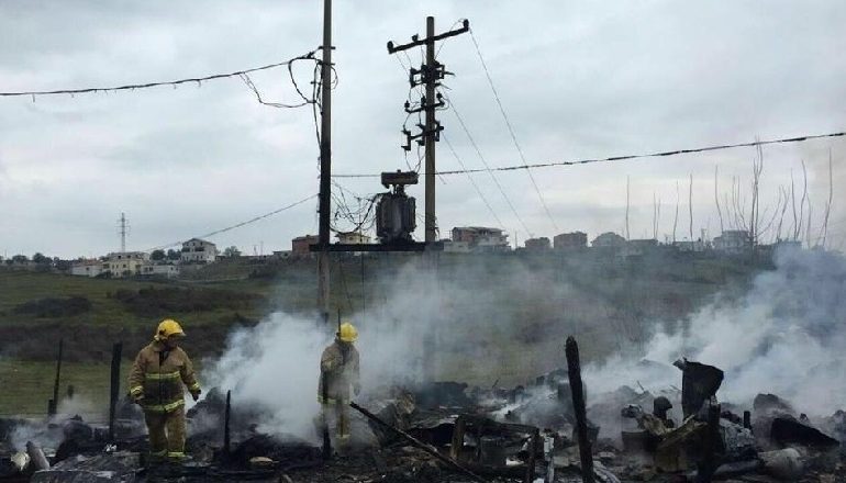 RRUFEJA GODET LINJËN E TENSIONIT TË LARTË/ Velipoja mbetet pa energji eletrike