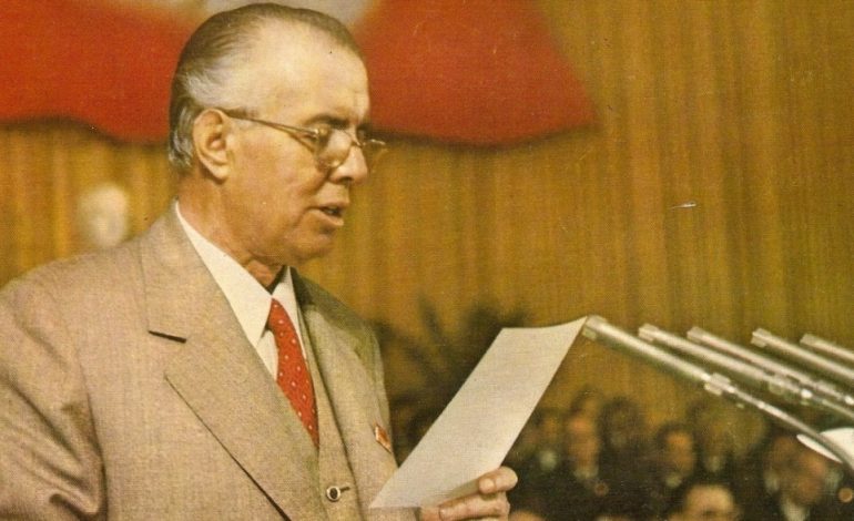 FJALIMI I ÇUDITSHËM I ENVERIT/ Gjykatat, vendime të nxituara ndaj grave të “njollosura”