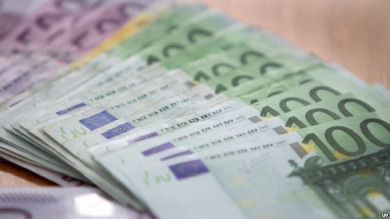 NIVELI MË I LARTË QË PREJ QERSHORIT/ Euro vijon të rikuperojë pikë përkundrejt lekut