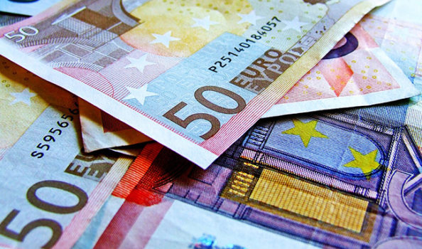 KËMBIMET VALUTORE/ Efektet sezonale forcojnë euron në vend, ja me sa u këmbye sot