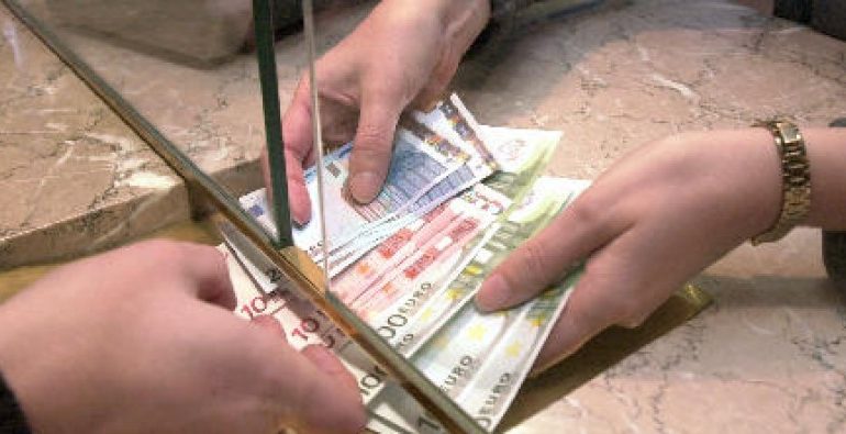 KURSI I KËMBIMIT/ Euro kaloi 126 lekë për herë të parë që nga qershori