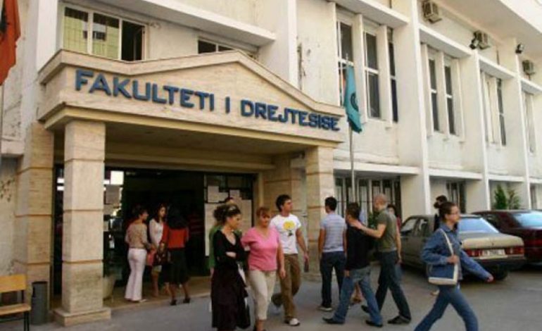 APLIKIMET NË UNIVERSITET/ Vettingu “tremb” meshkujt, nga 700 aplikime, 614 janë vajza