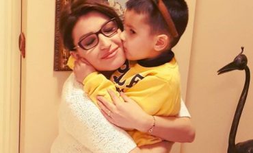 "ME ÇOKOLLATËN TIME"/ Fiori Dardha poston foton nga pushimet dhe na prezanton me djalin e saj