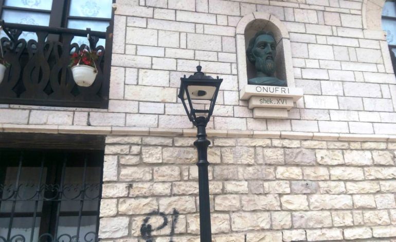 IDENTITETI KULTUROR NË BERAT/ Rrugët me kalldrëm karakteristikë e qytetit. Rikthehen për…