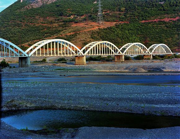 U FUT NË LUM PËR TU LARË POR U MBYT/ Gjendet trupi i 46 vjeçarit që u hodh në…(EMRI)