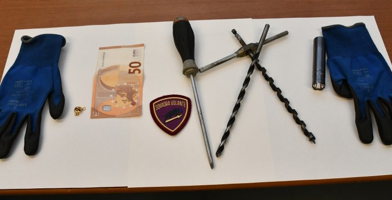 PO HIPNIN NË KATIN E DYTË TË PALLATIT/ Si u kap SHQIPTARI pasi kreu vjedhjen. Policia e priti derisa…