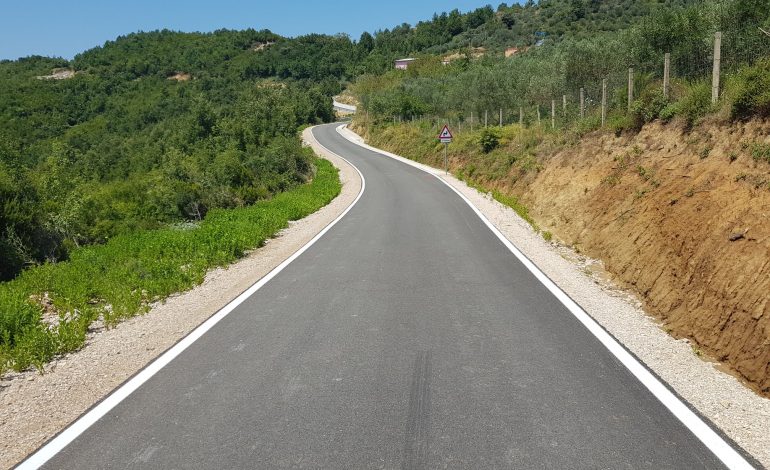 INVESTIMET PËR RRUGËT/ Përfundojnë 6.8 kilometra në Ishëm. Përfitojnë gati 5000 banorë
