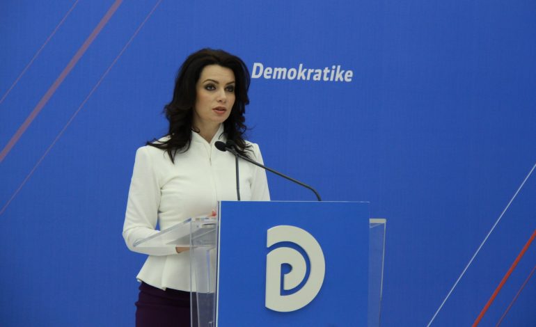 RAPORTI I EKONOMISË/ Grida Duma sulmon qeverinë: Shqiptarët fatmirësisht besojnë ende se zgjidhja është…