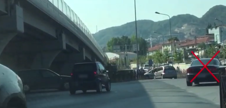 NEGLIZHIMET NDAJ KËMBËSORËVE/ Policia Rrugore ndëshkon drejtuesit e mjeteve, 78 gjoba në vetëm dy orë