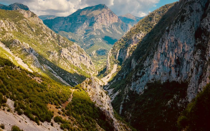 JO VETËM THETHI/ FOTO: Ku janë këto male? PAMJET MAHNITËSE të Gjoçajt