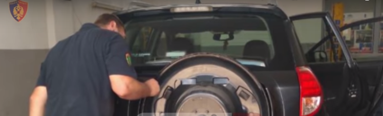 KANABIS NË GOMËN E “TOYOTA”-S/ Pamjet nga momenti kur policia gjen drogën në Kakavijë (VIDEO)
