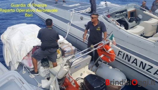 5 MILIONË EURO MARIJUANË ME SKAF/ VIDEO: Si u ndoqën DY VLONJATËT nga Policia Italiane derisa u kapën