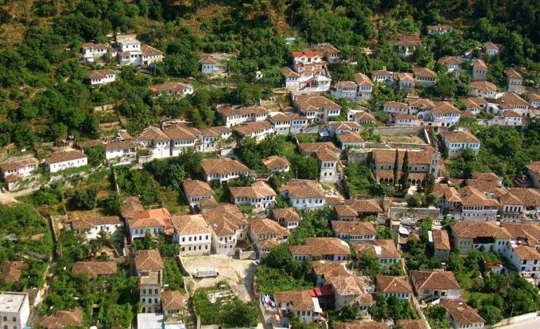 NDËRHYRJET NË MONUMENTE/ Plani i RESTAURIMIT në Berat. Nis puna për vendosjen e…