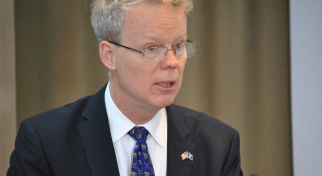 U VRANË ME KALLASHNIKOV/ Ambasadori amerikan: nuk ishin të mbrojtura