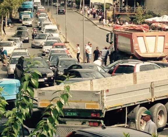 “WELCOME TO KAMZA”/ Aty ku makinat dhe njerëzit bëhen…NJË!