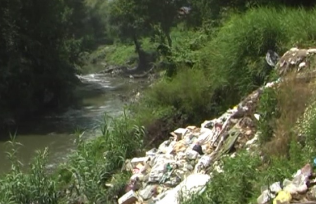 NDOTJA E LUMIT TË ISHMIT DHE GJOLES/ Kthehen në “kosh mbeturinash”. Banorët: Na rrezikohet jeta