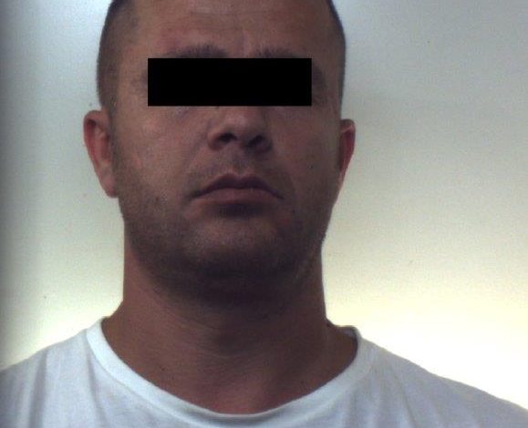 I KËRKUARI PËR TRAFIK NDËRKOMBËTAR/ Kalonte drogë me avion drejt Italisë. Ja si u kap shqiptari gjatë një…