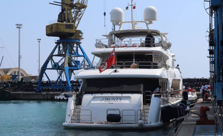 STUHIA ME RESHJE SHIU NË DURRËS/ Si rrezikuan DY jahtet turistike të përplaseshin. U dëmtuan dhe…