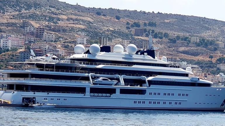 “Nuk mbarojnë vizitorët në Sarandë”/ Pas jahtit GJIGAND, një tjetër ankorohet në jug (FOTO)