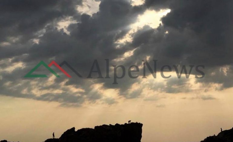 PLAZHI I JALËS SOT/ Pamjet FANTASTIKE të perëndimit. Gjithçka duket si… (FOTO)