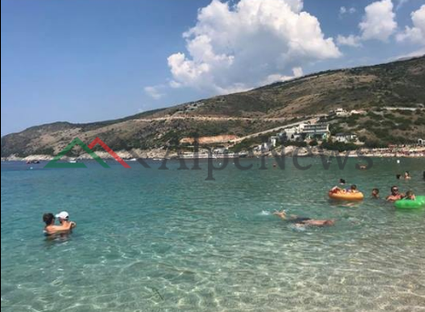 “SOT NË JALË”/ Uji i KRISTALTË dhe çmimet e KRIPURA. Pushuesit zgjedhin… (FOTOT)