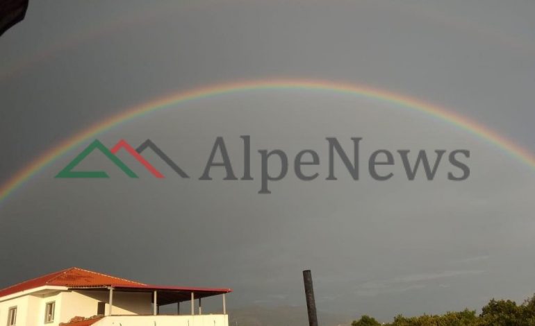 “PLAZHI I JALËS SOT”/ Pas RREBESHIT dhe FURTUNËS, del ylberi. Pushuesit… (FOTO)