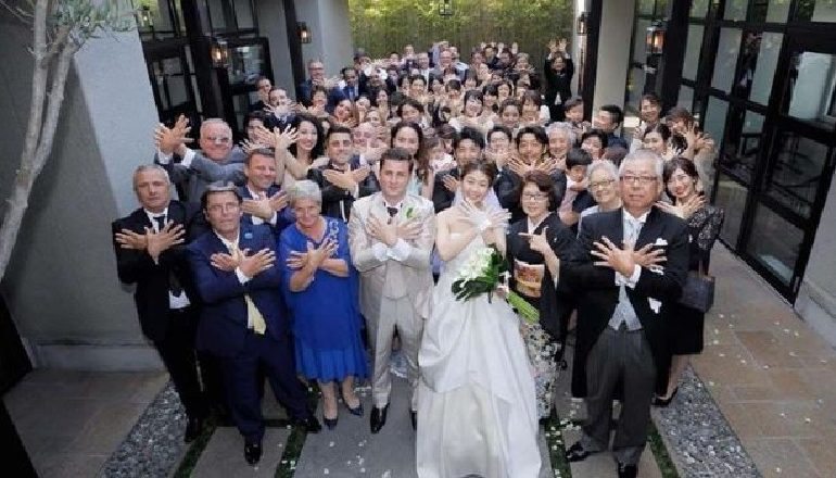 MARTESA “SURPRIZË”/ Japonia “pushtohet” nga simboli i shqiponjës dhe veshjet kombëtare për arsye të…