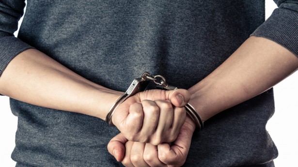 NDODH NË KAMËZ/ Kapet “MAT” 26 vjeçari. Po drejtonte një motor, kur policia..