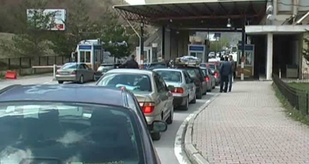 KAPSHTICË/ Kapen 16 emigrantë nga Iraku dhe Siria në kufirin e gjelbër në zonën e Kapshticës (VIDEO)