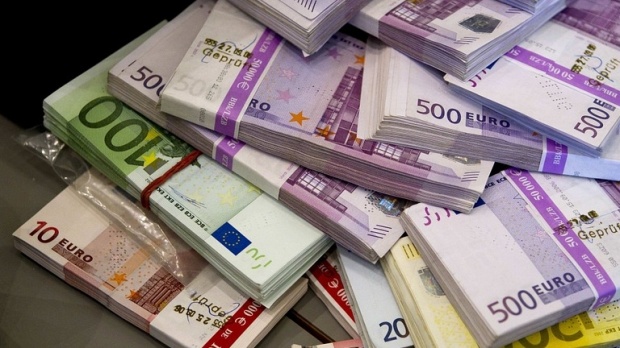 SI NATA ME DITËN/ Kredi “deri në fyt”, por edhe shuma marramendëse nëpër banka