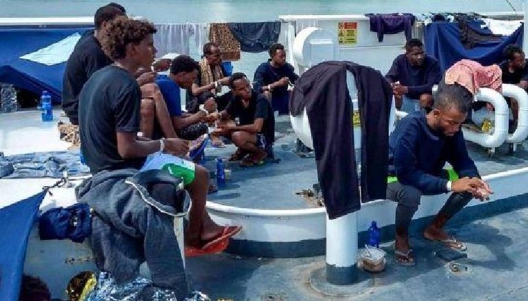 KRIZA E EMIGRANTËVE NË ITALI/ Shqipëria pranon 20 refugjatë. Ministri italian: Jeni vendi i parë që…