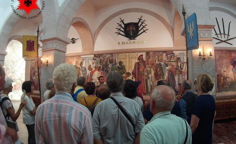 VIZITAT/ 57 mijë turistë “zgjedhin” Muzeun e Skëndërbeut. Rekord mbajnë italianët