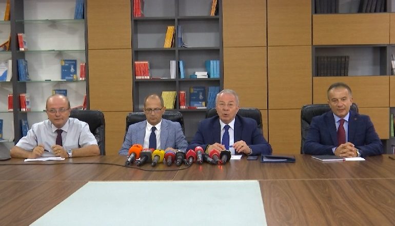APLIKIMET PËR NË UNIVERSITET/ Dekanët: Të rinjtë të ndjekin fazat e regjistrimit për vendet bosh