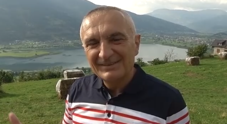 TURIZMI NË PLAVË/ Presidenti Meta e nis ditën me një ftesë: Mos e humbisni mundësinë…