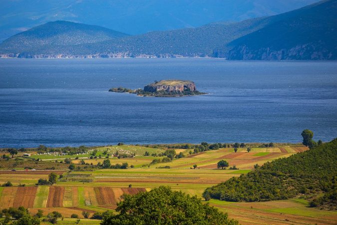 Mes natyrës mbresëlënëse në Liqenin e Prespës/ Turistët: U surprizuam me ishullin e…