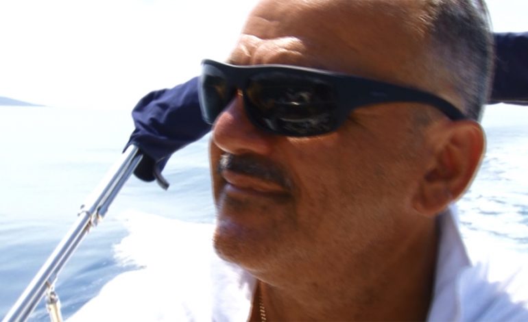 RRËFIMI I “TURISTIT”/ Italiani që vjen TRE muaj në Shqipëri: Çdo vit jemi këtu. Dhërmiu është mahnitës…