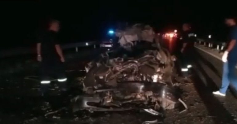AKSIDENTI FATAL ME DY TË VDEKUR/ PAMJET: Makina është shkatërruar. Të rinjtë vdiqën në vend