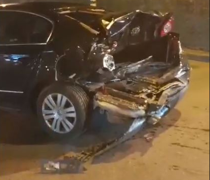 AKSIDENTI I 7-FISHTË DHE NDJEKJE POLICIE/ Detajet: DY “kapot” kishin pistoleta me vete. I hodhën në oborr kur…
