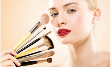 FONDATINA PAK MË E ERRËT DHE NGJYRË KAFE/ Njihuni me Make up- in e duhur për vjeshtën  (VIDEO)