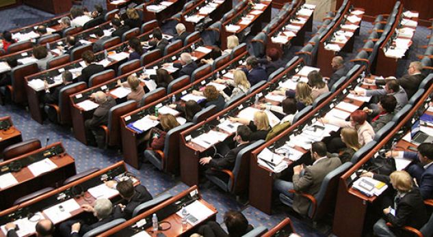 REFERENDUMI NË MAQEDONI/ LSDM, BDI dhe Besa nënshkruan iniciativën , pritet VMRO