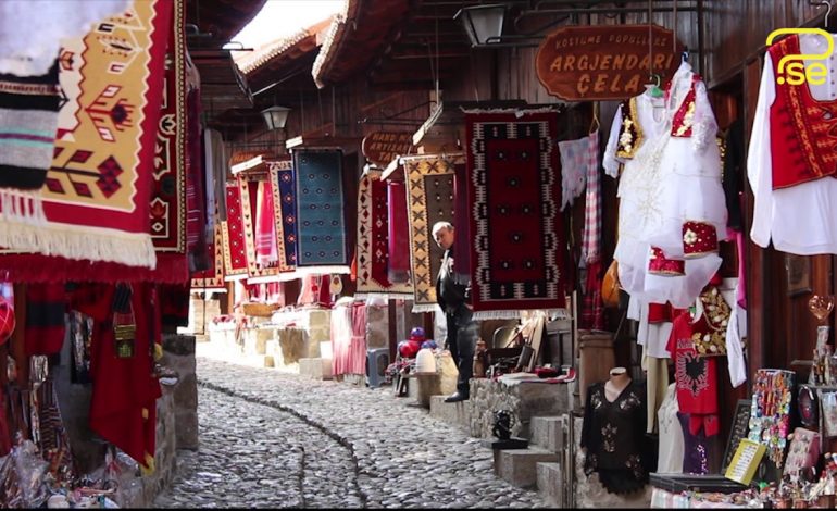 KOMENTET/ Turistja holadeze: Bleva sixhade në Krujë, shqiptari: Ta kanë “fut”, e kanë marrë në Turqi