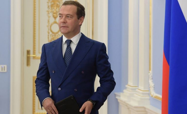 RUSI-GJEORGJI/ Kryeministri rus Medvedev: Pranimi i Gjeorgjisë në NATO mund…