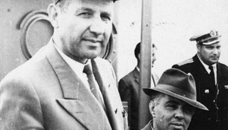 VITI 1945/ Mehmet Shehu në kishë me uniformë ushtarake (FOTO)