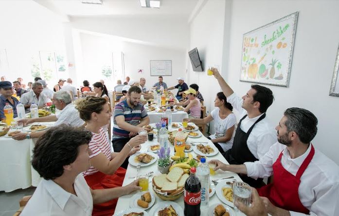 MENSAT SOCIALE/ Bashkia e Tiranës shtron dreke për festën e Kurban Bajramit për…