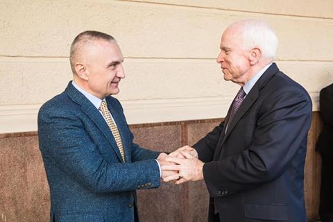 VDEKJA E SENATORIT AMERIKAN/ Mesazhi i Metës: Sot u largua nga jeta një hero
