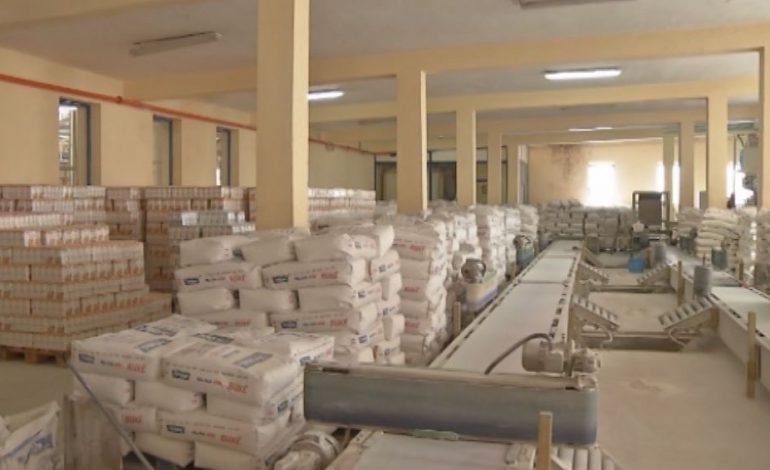 AKSIONI NDAJ USHQIMEVE/ AKU bllokon 25 TON miell të ardhur nga Greqia: I rrezikshëm për…