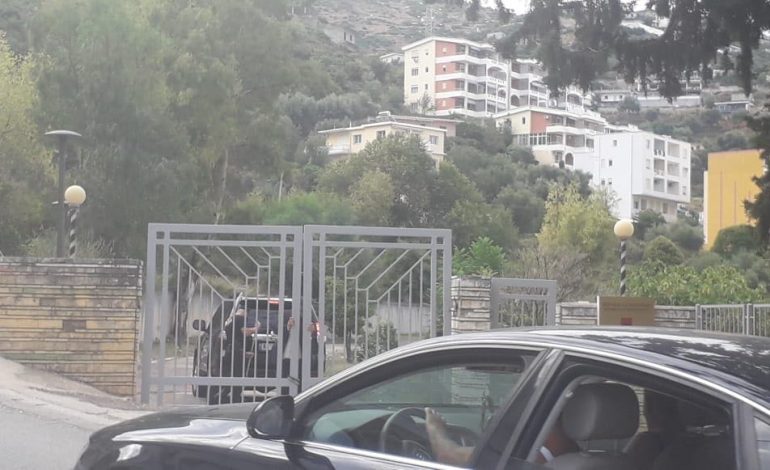 TAKIMI I KABINETIT QEVERITAR/ VIDEO: Nis mbledhja mes ministrave dhe Ramës. Ja çfarë diskutohet