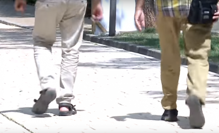 HISTORIA E “ÇUDITSHME”/ Lezhjani qeras me birra kavajsin dhe pastaj ia “LYP” . Zhvishet lakuriq… (VIDEO)