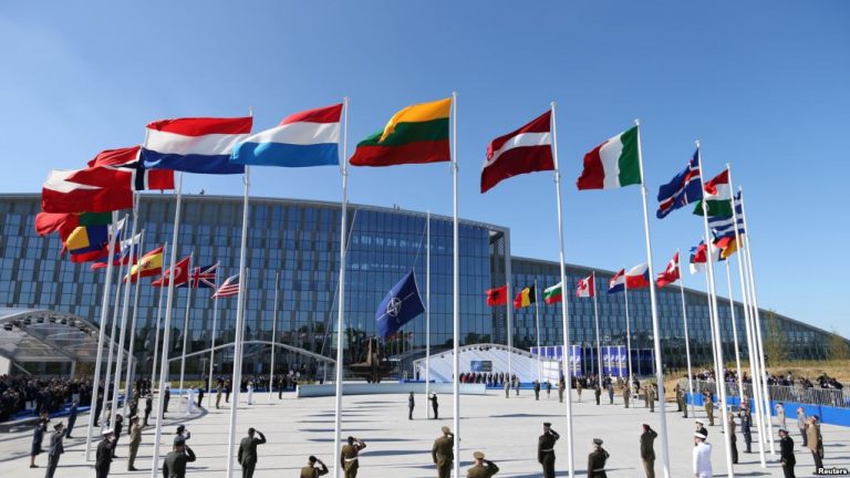 UDHËTIMET NË MAQEDONI/ NATO dorëzon planin me kushtet e anëtarësimit