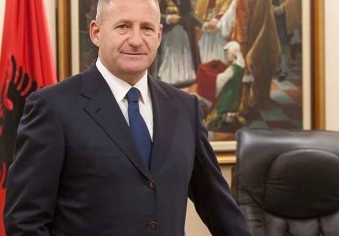 “KAM SHKRUAR FAQET E PARA”/ Nard Ndoka provokon sërish: Do të bëj një biografi për karrierën në politikë